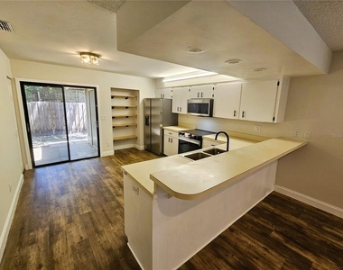 1003 Willow Pond Drive - Photo Thumbnail 6