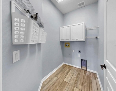 5237 Brighton Shore Drive - Photo Thumbnail 37