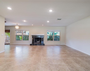 303 Wildwood Way - Photo Thumbnail 6