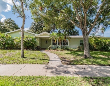 303 Wildwood Way - Photo Thumbnail 1