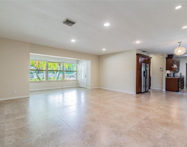 303 Wildwood Way - Photo Thumbnail 8