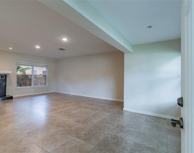 303 Wildwood Way - Photo Thumbnail 3