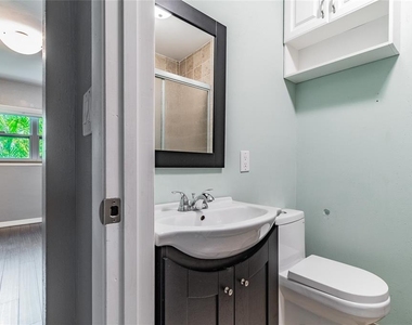 303 Wildwood Way - Photo Thumbnail 19