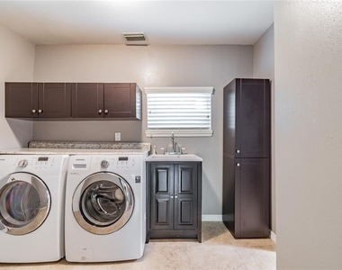 303 Wildwood Way - Photo Thumbnail 15