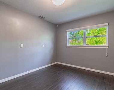 303 Wildwood Way - Photo Thumbnail 16