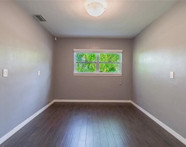 303 Wildwood Way - Photo Thumbnail 17