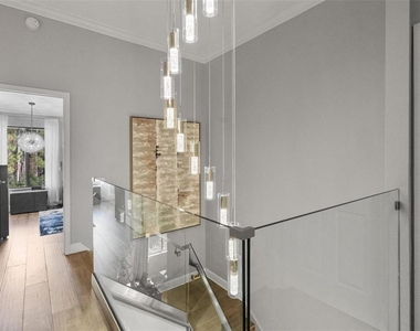 13228 Royal George Avenue - Photo Thumbnail 15