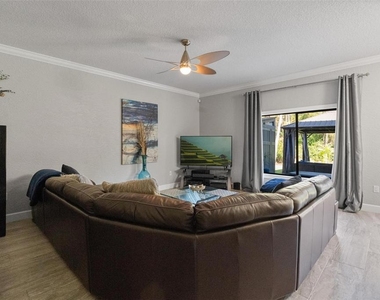13228 Royal George Avenue - Photo Thumbnail 11