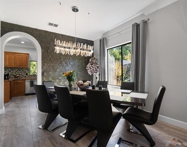 13228 Royal George Avenue - Photo Thumbnail 8