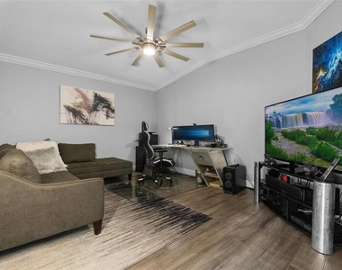13228 Royal George Avenue - Photo Thumbnail 16