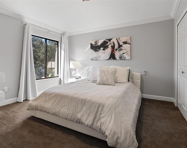 13228 Royal George Avenue - Photo Thumbnail 23