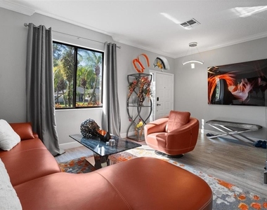 13228 Royal George Avenue - Photo Thumbnail 7