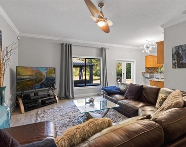 13228 Royal George Avenue - Photo Thumbnail 12