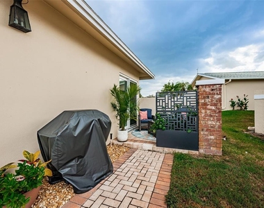 2735 Sherbrooke Lane - Photo Thumbnail 29