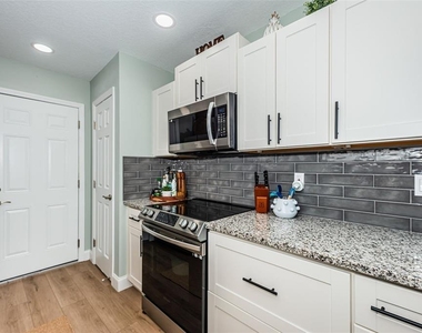 2735 Sherbrooke Lane - Photo Thumbnail 15