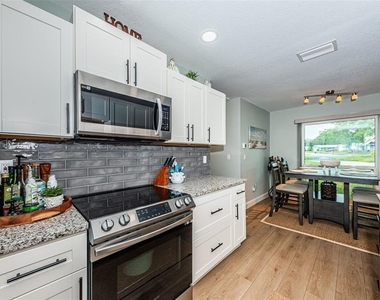 2735 Sherbrooke Lane - Photo Thumbnail 17