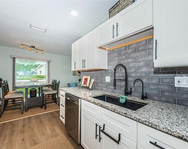 2735 Sherbrooke Lane - Photo Thumbnail 16