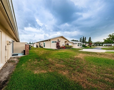 2735 Sherbrooke Lane - Photo Thumbnail 30