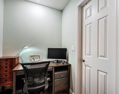 2735 Sherbrooke Lane - Photo Thumbnail 23