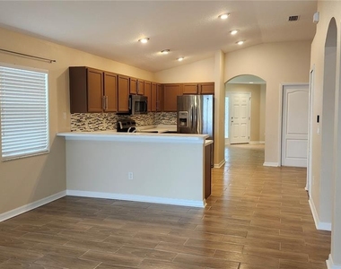 7955 Carriage Pointe Drive - Photo Thumbnail 3