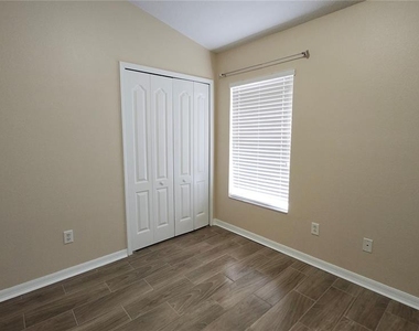 7955 Carriage Pointe Drive - Photo Thumbnail 7