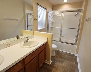 7955 Carriage Pointe Drive - Photo Thumbnail 12