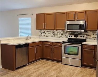 7955 Carriage Pointe Drive - Photo Thumbnail 2