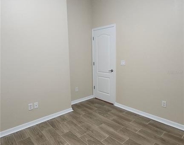 7955 Carriage Pointe Drive - Photo Thumbnail 8