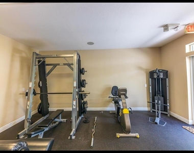 1042 Bellasol Way - Photo Thumbnail 27
