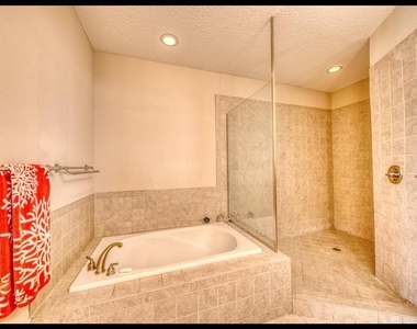 1042 Bellasol Way - Photo Thumbnail 23