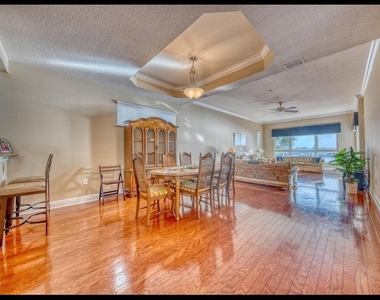 1042 Bellasol Way - Photo Thumbnail 15