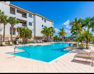 1042 Bellasol Way - Photo Thumbnail 28