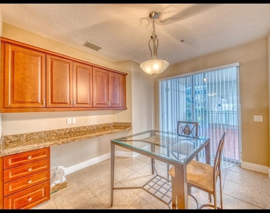 1042 Bellasol Way - Photo Thumbnail 14