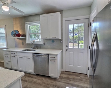 1431 Paloma Lane - Photo Thumbnail 5