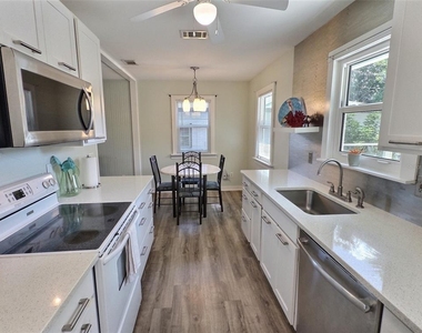 1431 Paloma Lane - Photo Thumbnail 6