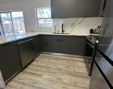152 Whitehall Street - Photo Thumbnail 8