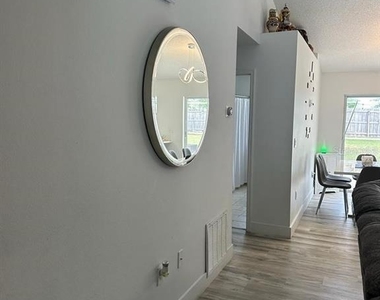 152 Whitehall Street - Photo Thumbnail 3