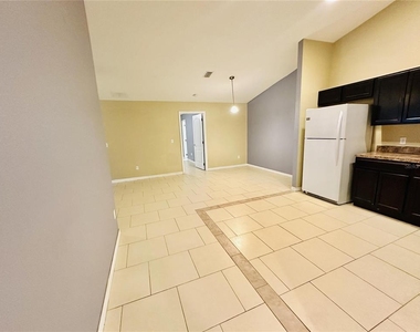 1013 King Street - Photo Thumbnail 3