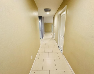 1013 King Street - Photo Thumbnail 8