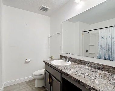 3040 Lakes Crest Avenue - Photo Thumbnail 17