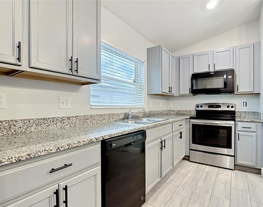 3040 Lakes Crest Avenue - Photo Thumbnail 28