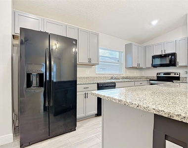 3040 Lakes Crest Avenue - Photo Thumbnail 27