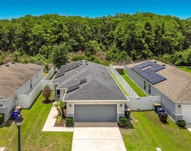 3040 Lakes Crest Avenue - Photo Thumbnail 2