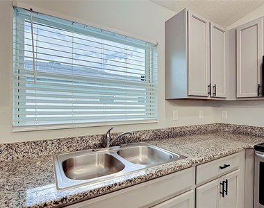 3040 Lakes Crest Avenue - Photo Thumbnail 30