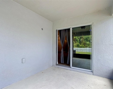 3040 Lakes Crest Avenue - Photo Thumbnail 7