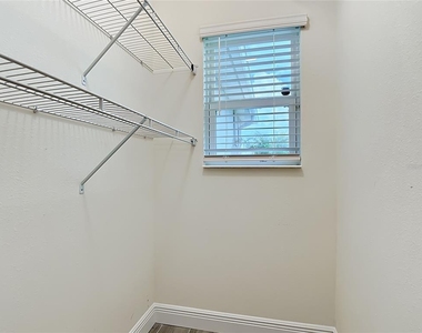 3040 Lakes Crest Avenue - Photo Thumbnail 21