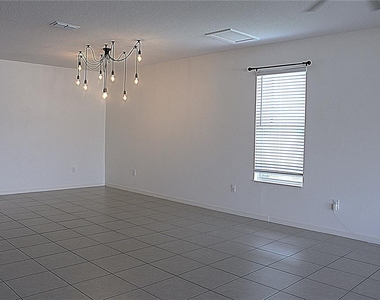 2104 Stillwood Way - Photo Thumbnail 9