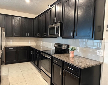 2104 Stillwood Way - Photo Thumbnail 7
