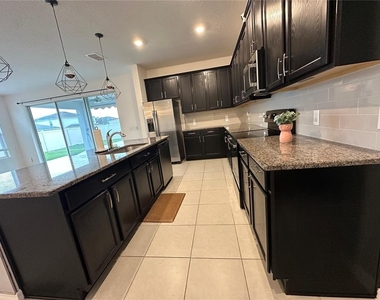 2104 Stillwood Way - Photo Thumbnail 4