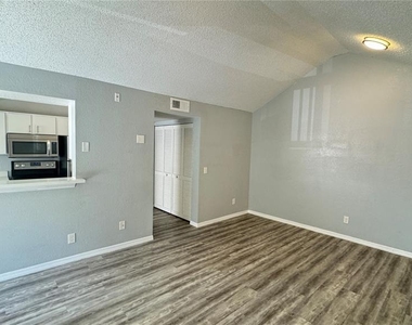 1037 S Hiawassee Road - Photo Thumbnail 13